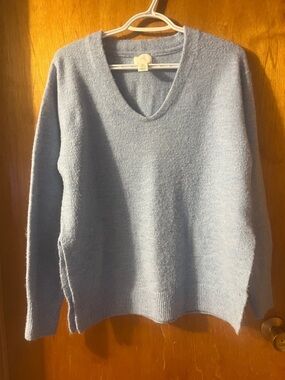 Woman’s H&M Pale Blue V-Neck Sweater XS